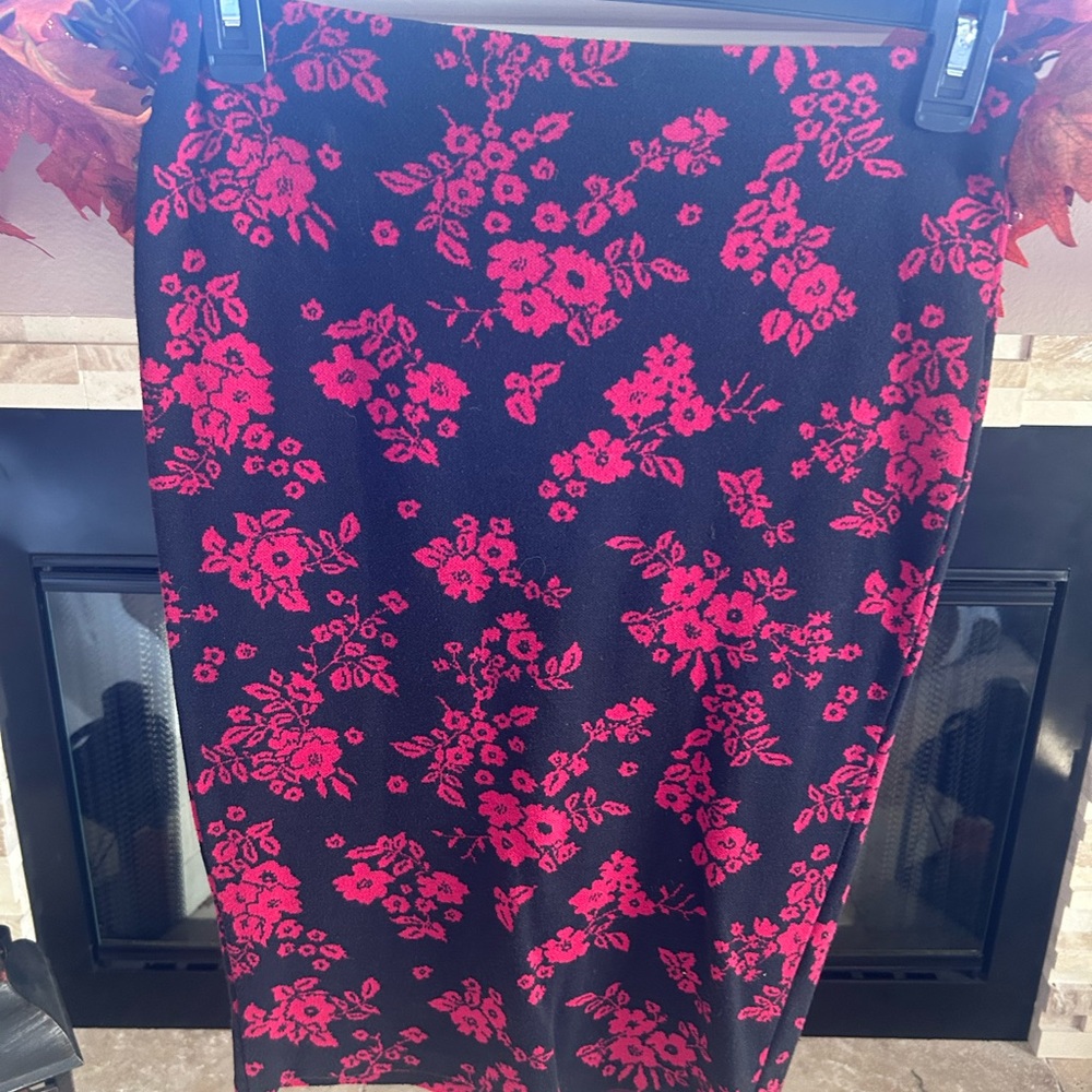 Zara Black and Pink Floral Pencil Skirt